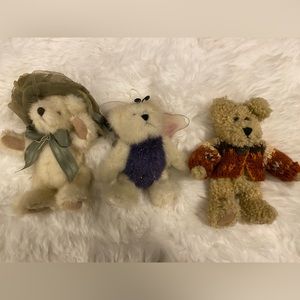 Lot of 3 small posable Boyd’s Bears